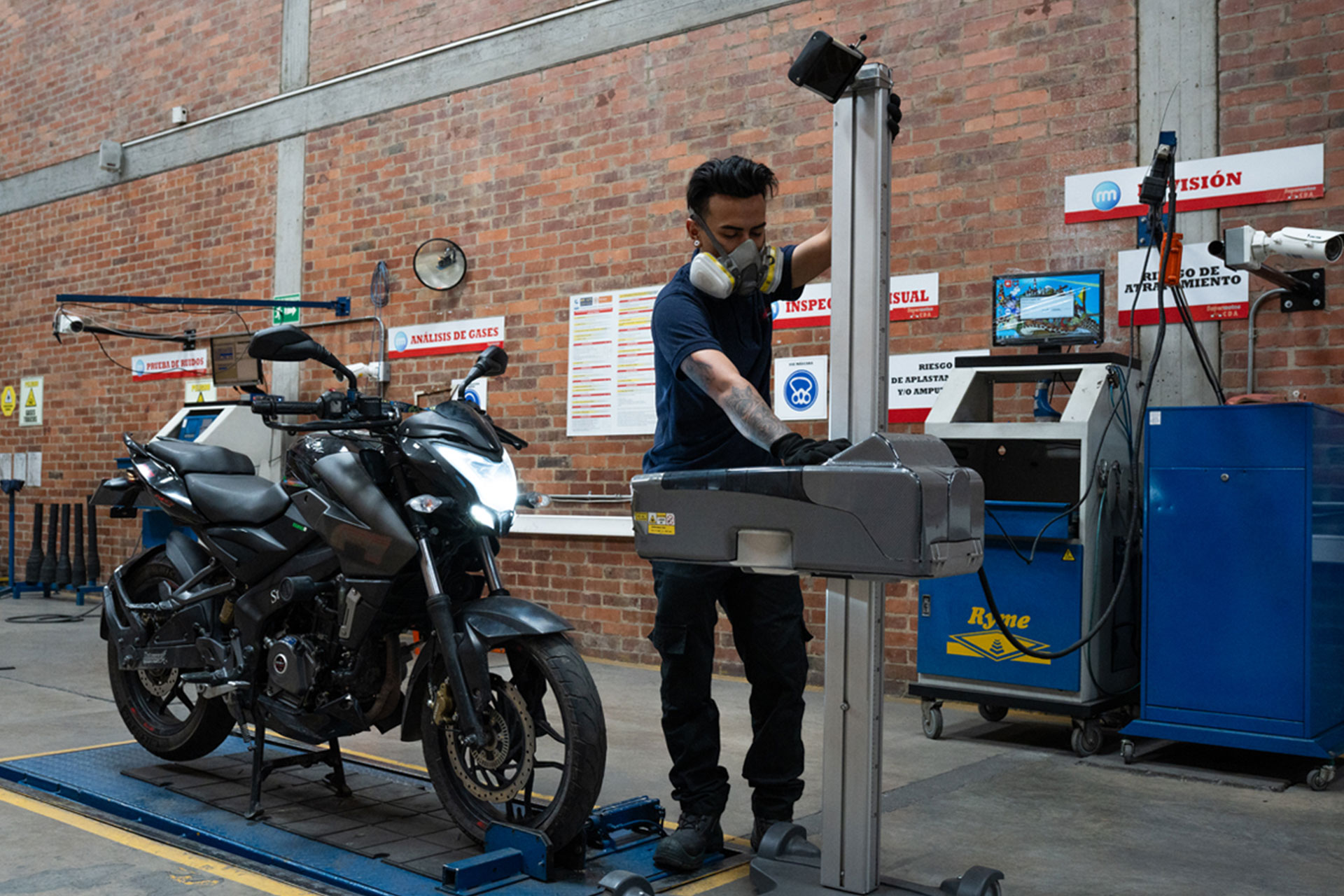 revision-tecnico-mecanica-motos-bogota-4